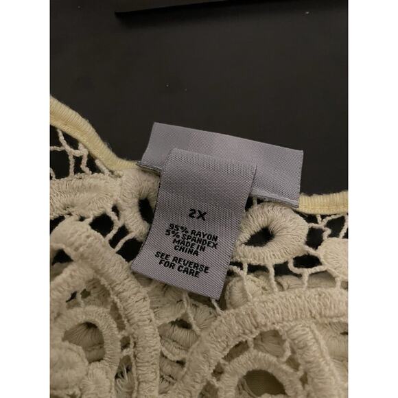 Catherines Womens Top 2X Yellow Abstract Rayon Rhinestone Semi Sheer FLAW READ - Picture 7 of 10